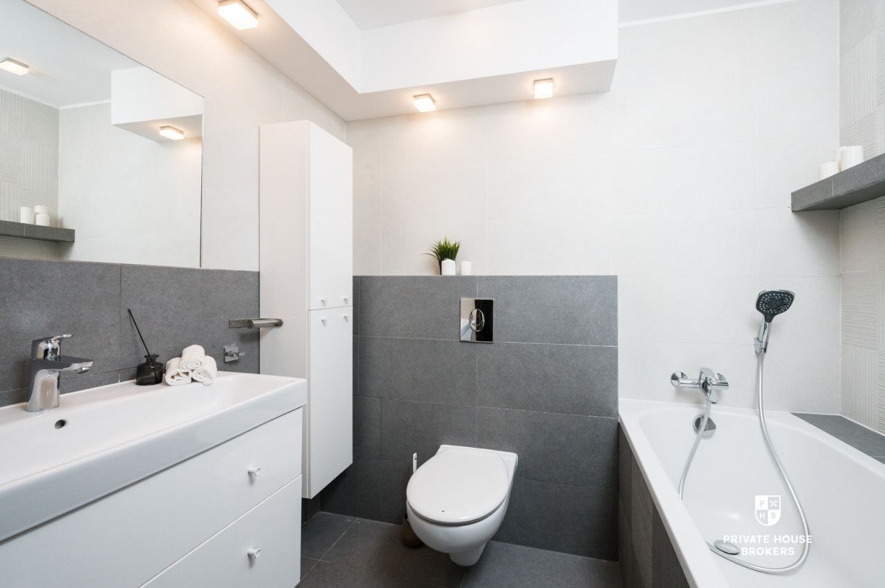 A spacious, four-room apartment with garden J. Chełmońskiego Street - Apartment - Sale - Kraków, Krowodrza / Bronowice