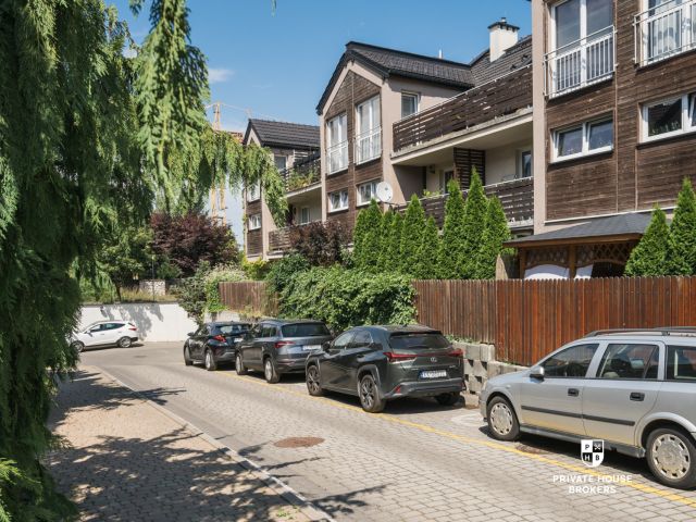 A spacious, four-room apartment with garden J. Chełmońskiego Street - Apartment - Sale - Kraków, Krowodrza / Bronowice
