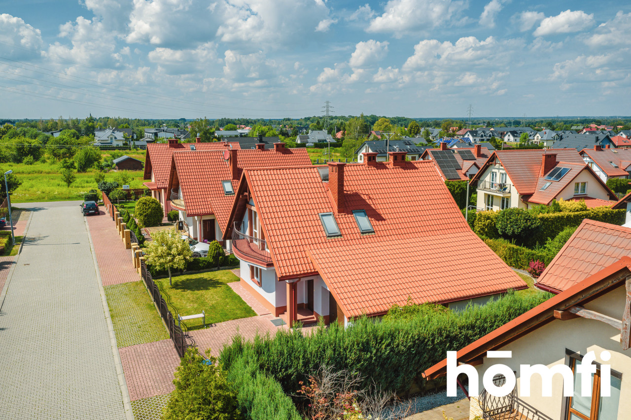 Zadbany dom wolnostojący z roletami i garażem - Dom - Sprzedaż - Rzeszów, Pogwizdów Nowy