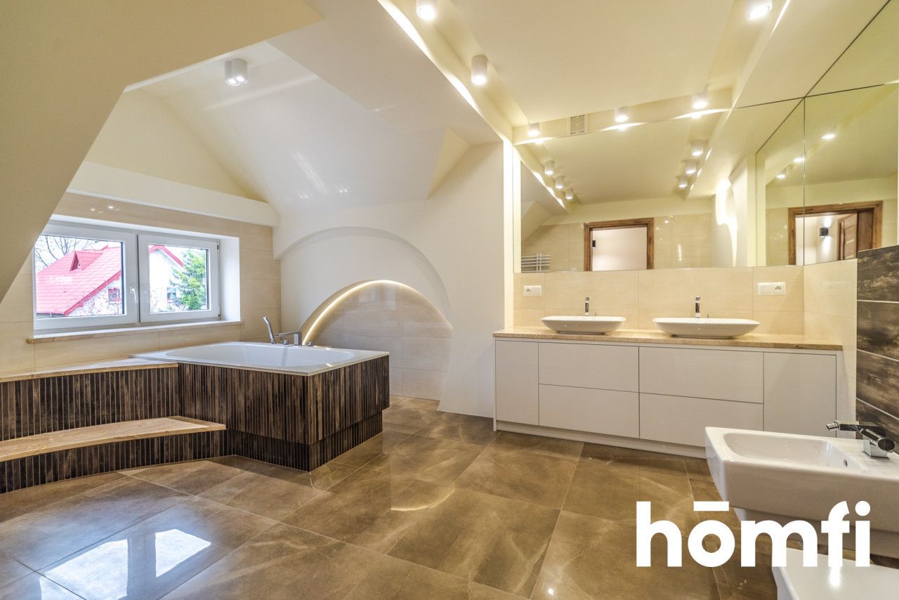 Semi-detached house in the center, 155 m2 of usable area, perfect condition. - Дім - Оренда - Radom, Os. XV-lecia