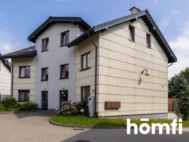 A two-room apartment with a large balcony and a storage room located in Krakow on Na Zielonki Street - Квартира - Продаж - Kraków, Krowodrza / Prądnik Biały