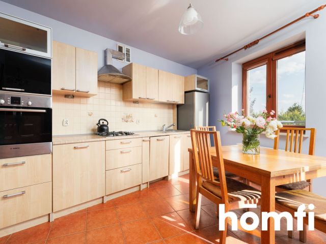 A two-room apartment with a large balcony and a storage room located in Krakow on Na Zielonki Street - Квартира - Продаж - Kraków, Krowodrza / Prądnik Biały