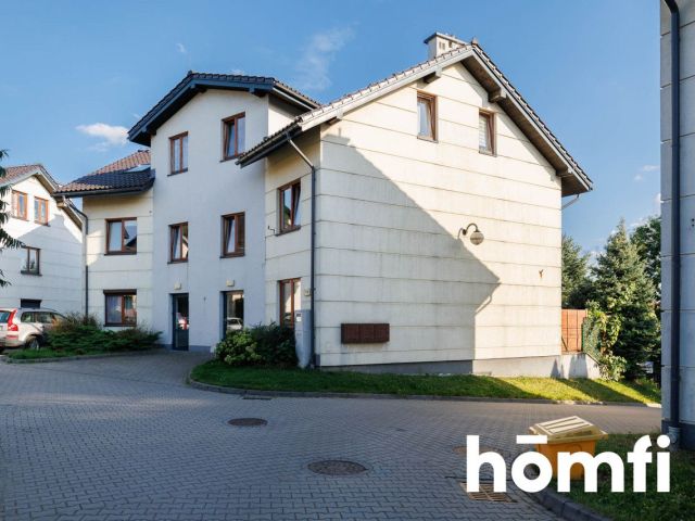 A two-room apartment with a large balcony and a storage room located in Krakow on Na Zielonki Street - Квартира - Продаж - Kraków, Krowodrza / Prądnik Biały