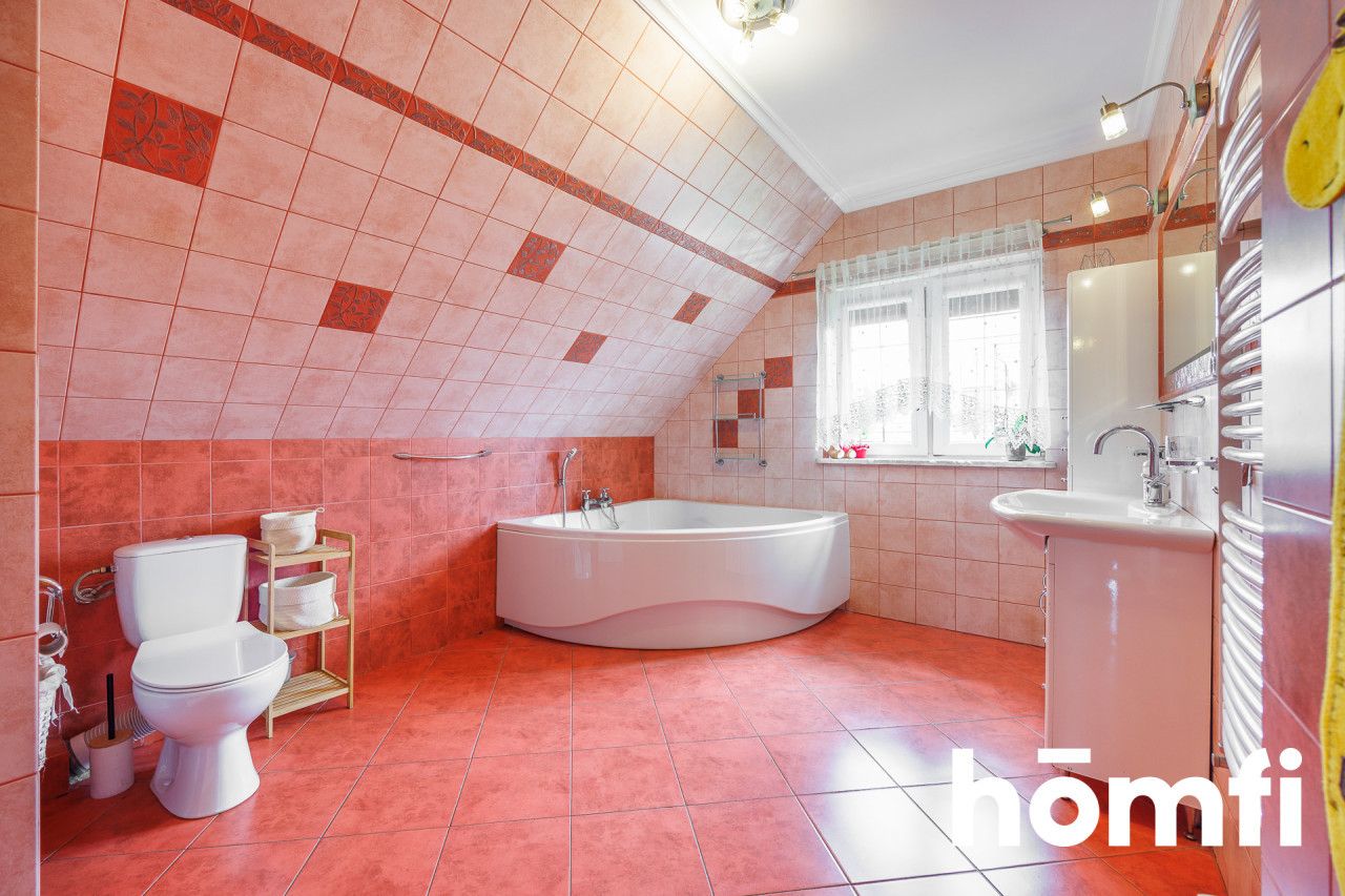 Komfortowy dom wolnostojący o pow. 118,6 m² ( 191,26m² pow. całkowita ) na 9,24 arowej działce - Sanok - Dom - Sprzedaż - Sanocki, Sanok