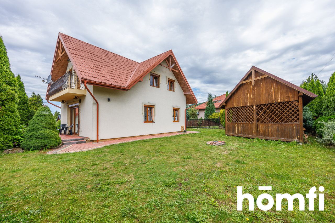 Komfortowy dom wolnostojący o pow. 118,6 m² ( 191,26m² pow. całkowita ) na 9,24 arowej działce - Sanok - Dom - Sprzedaż - Sanocki, Sanok