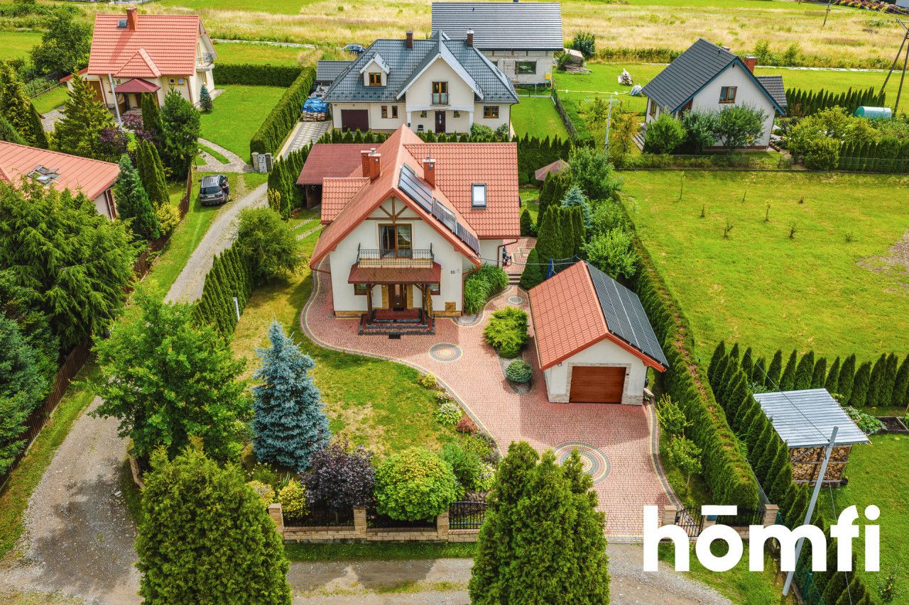 Komfortowy dom wolnostojący o pow. 118,6 m² ( 191,26m² pow. całkowita ) na 9,24 arowej działce - Sanok - Dom - Sprzedaż - Sanocki, Sanok