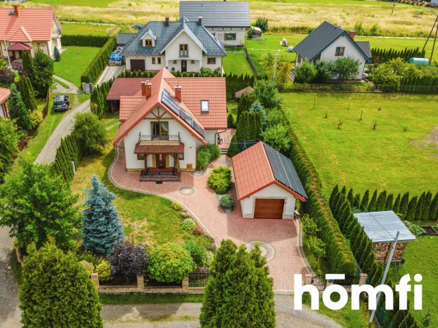 Comfortable detached house with an area of 118.6 m² (191.26m² total area) on a 9.24 ares plot - Sanok - Дім - Продаж - Sanocki, Sanok