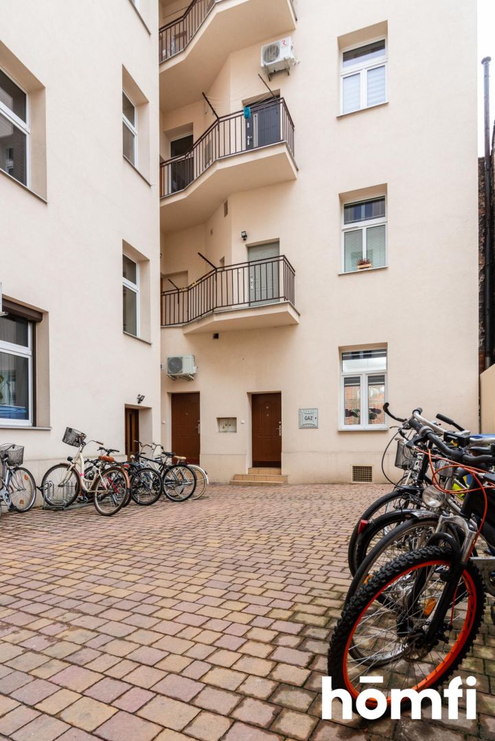 A large studio apartment next to Galeria Kazimierz - Apartment - Sale - Kraków, Śródmieście