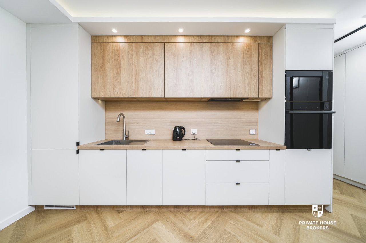 One-bedroom with Balcony & AC | Fully Renovated | Bosaków 5a - Apartment - Rent - Kraków, Śródmieście / Olsza