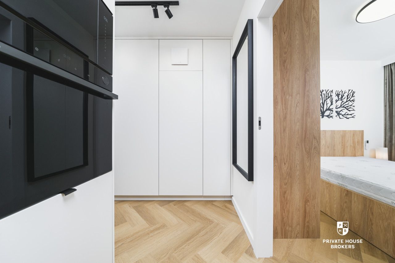 One-bedroom with Balcony & AC | Fully Renovated | Bosaków 5a - Apartment - Rent - Kraków, Śródmieście / Olsza