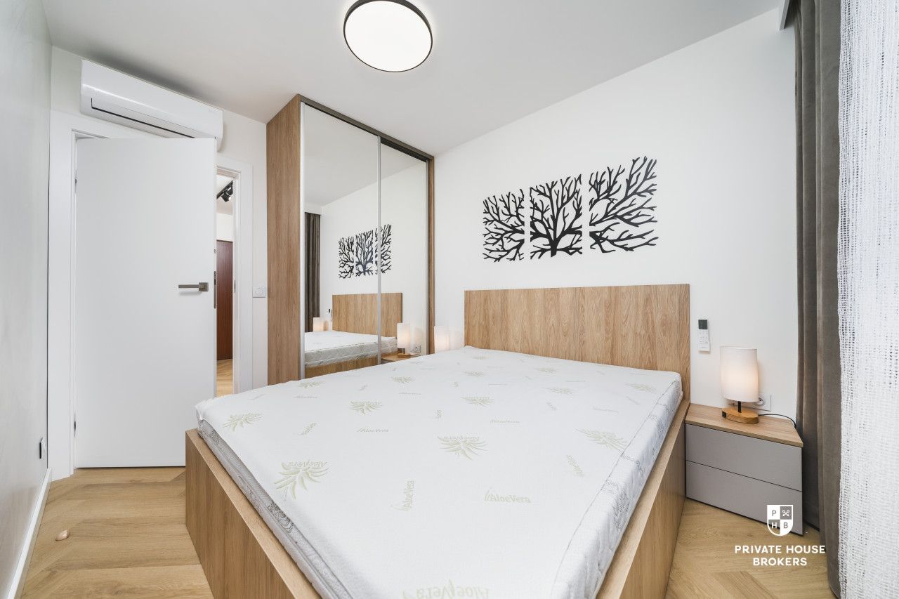One-bedroom with Balcony & AC | Fully Renovated | Bosaków 5a - Apartment - Rent - Kraków, Śródmieście / Olsza