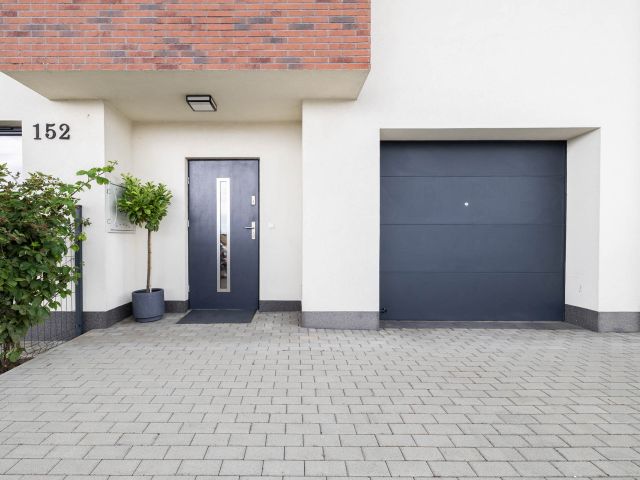 Well-lit, 105m² with a garage built into the building | 246m² plot | garden, terrace, pool, air conditioning | - House - Rent - Krakowski, Zabierzów / Brzezie