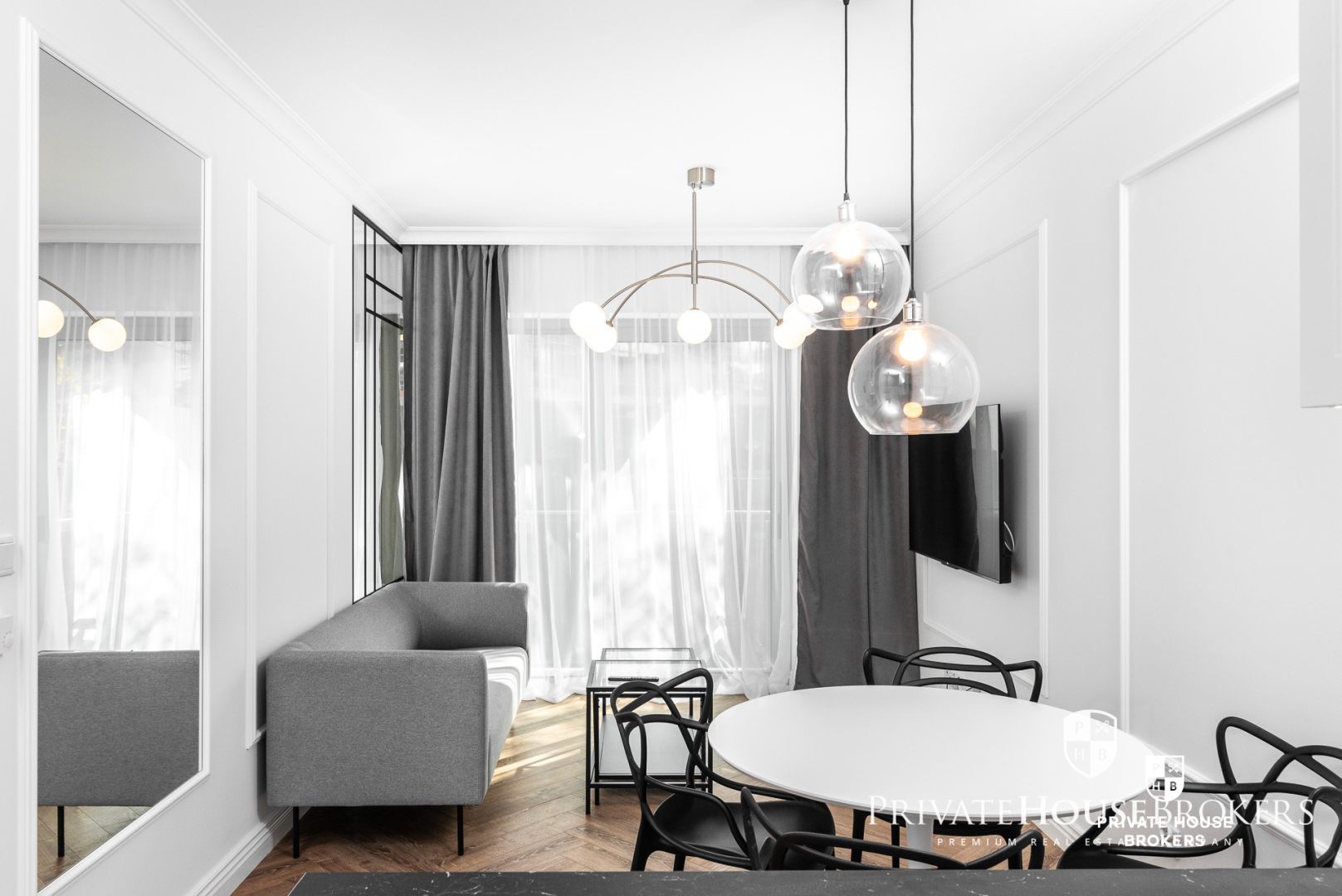 An intimate investment in the heart of Stary Podgórze, next to the Park, an apartment of 40 m2 in a high standard - Apartment - Rent - Kraków, Podgórze