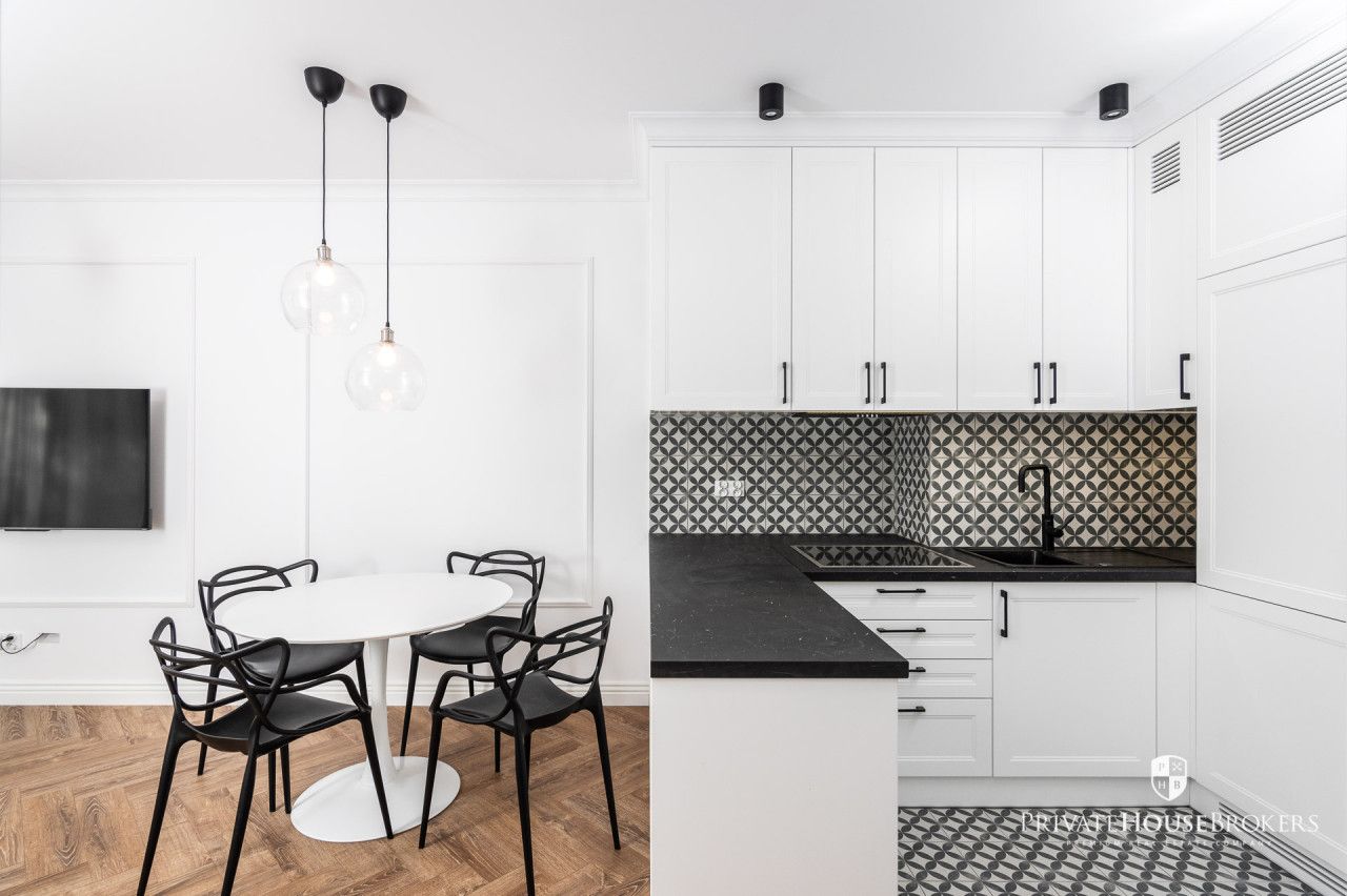 An intimate investment in the heart of Stary Podgórze, next to the Park, an apartment of 40 m2 in a high standard - Apartment - Rent - Kraków, Podgórze