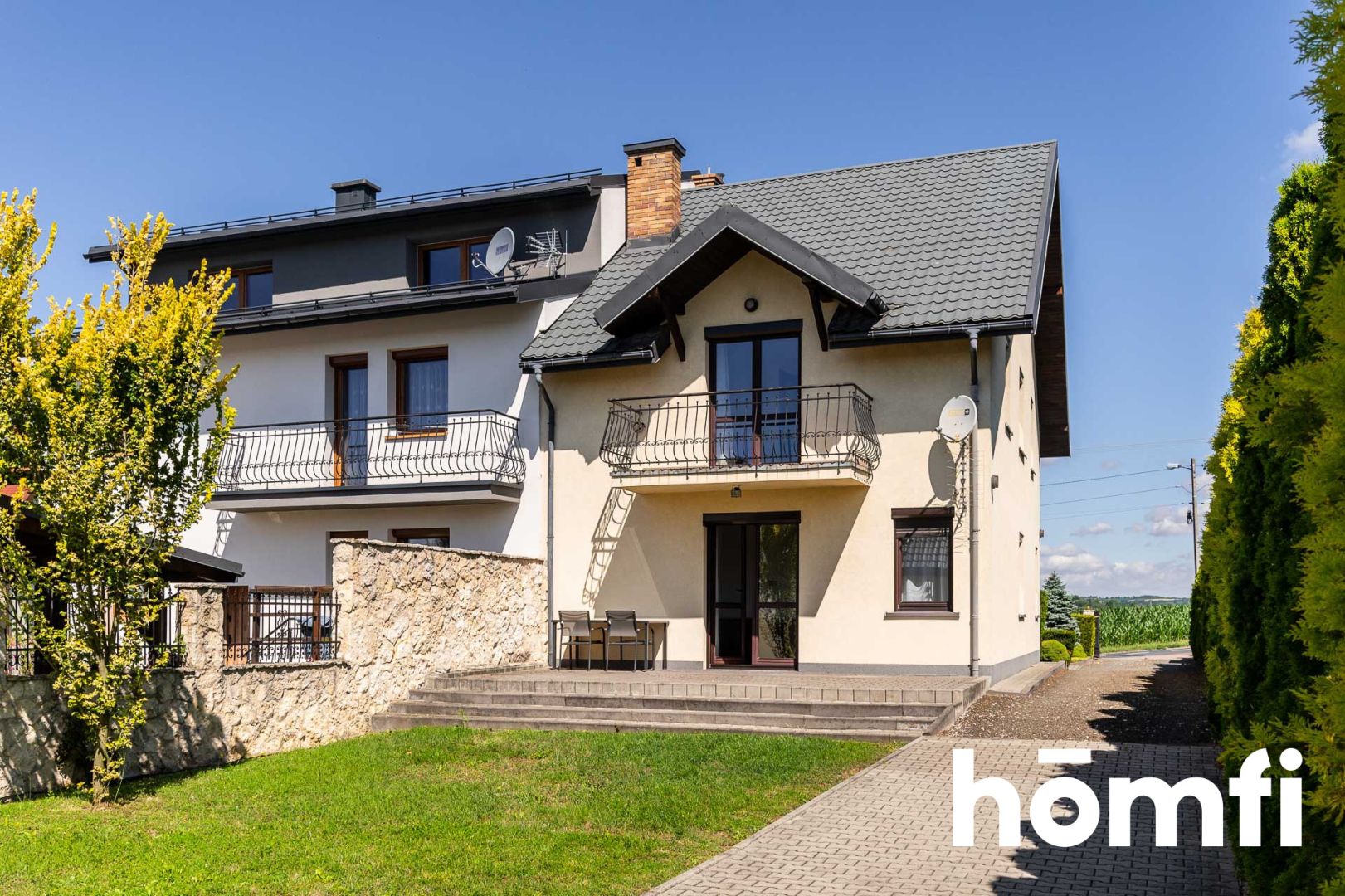 Semi-detached house in Zielonki with three bedrooms, a basement and a garage with an additional apartment - House - Sale - Krakowski, Zielonki