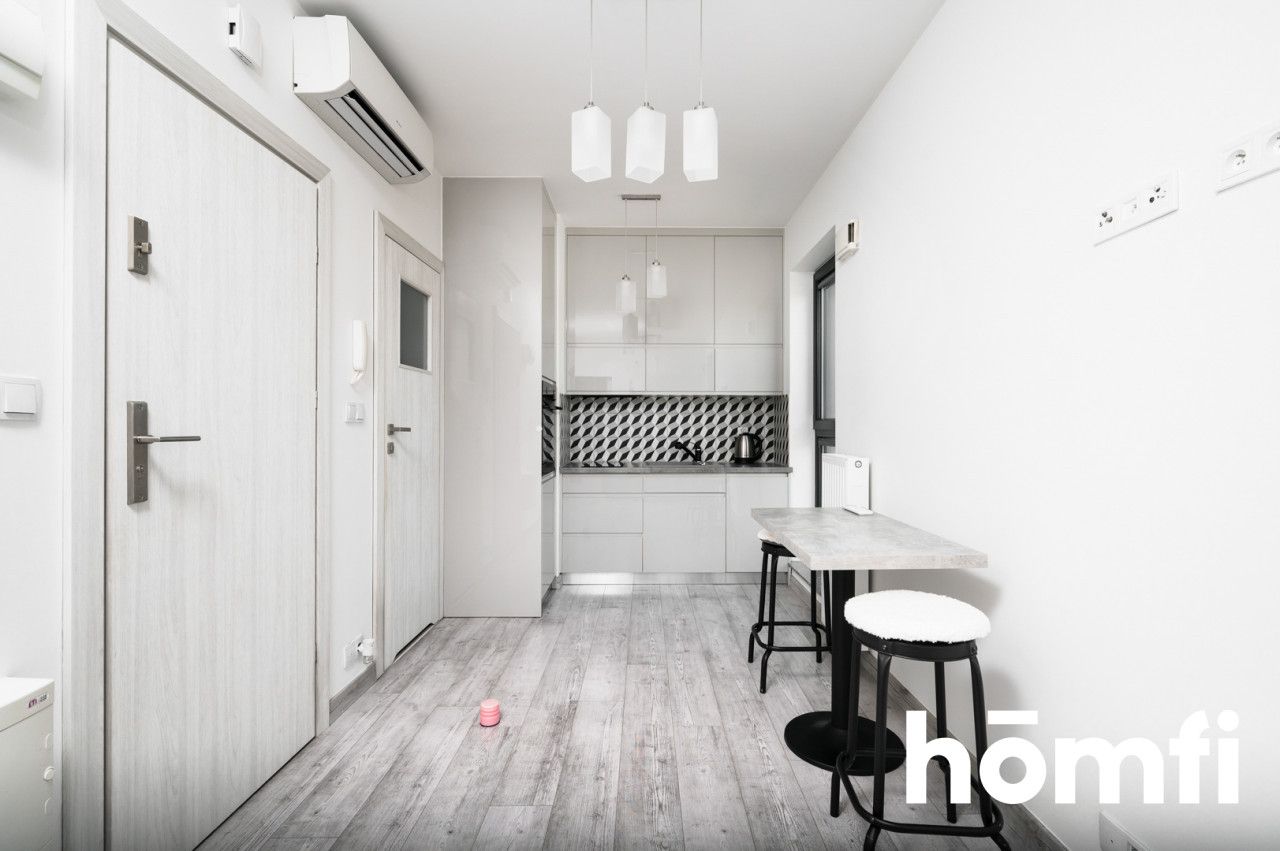 AIR CONDITIONED STUDIO APARTMENT WITH A VIEW ON THE KRAKOW SKYLINE ┃ UL. MOGILSKA 120B ┃ CITY CENTER ┃ PARKING - Apartment - Rent - Kraków, Śródmieście