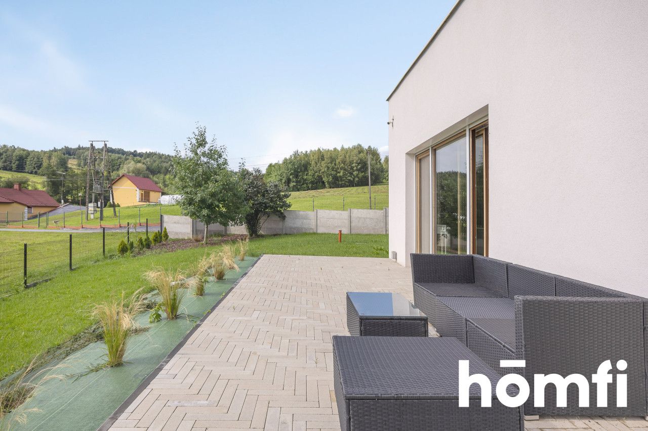 Pięknie położony parterowy dom, 2 km od granicy Rzeszowa. Garaż, klimatyzacja, rekuperacja, 6 pokoi (4 sypialnie i 2 salony) - Dom - Sprzedaż - Rzeszowski, Lubenia / Siedliska