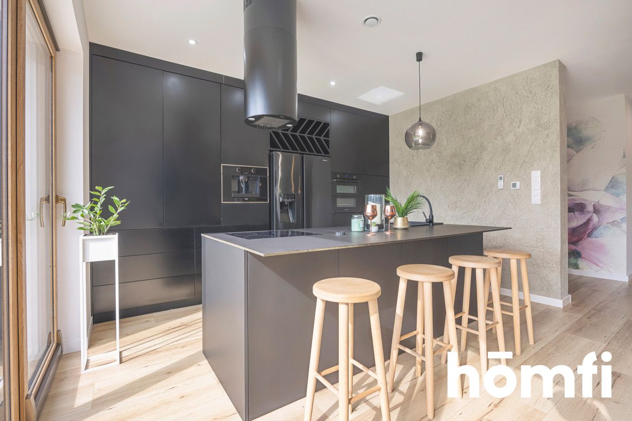 Pięknie położony parterowy dom, 2 km od granicy Rzeszowa. Garaż, klimatyzacja, rekuperacja, 6 pokoi (4 sypialnie i 2 salony) - Dom - Sprzedaż - Rzeszowski, Lubenia / Siedliska