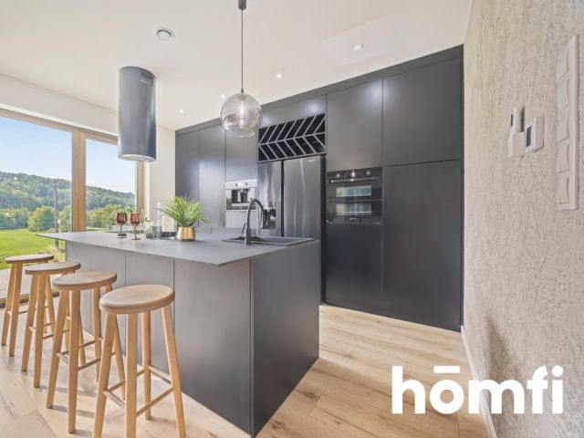 Pięknie położony parterowy dom, 2 km od granicy Rzeszowa. Garaż, klimatyzacja, rekuperacja, 6 pokoi (4 sypialnie i 2 salony) - Dom - Sprzedaż - Rzeszowski, Lubenia / Siedliska