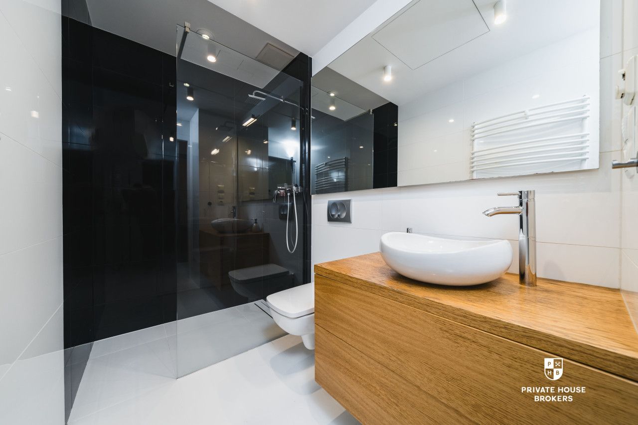 Air-conditioned 2-room 35m2 at Sukiennicza street - Angel Wawel - Apartment - Rent - Kraków, Śródmieście / Stare Miasto