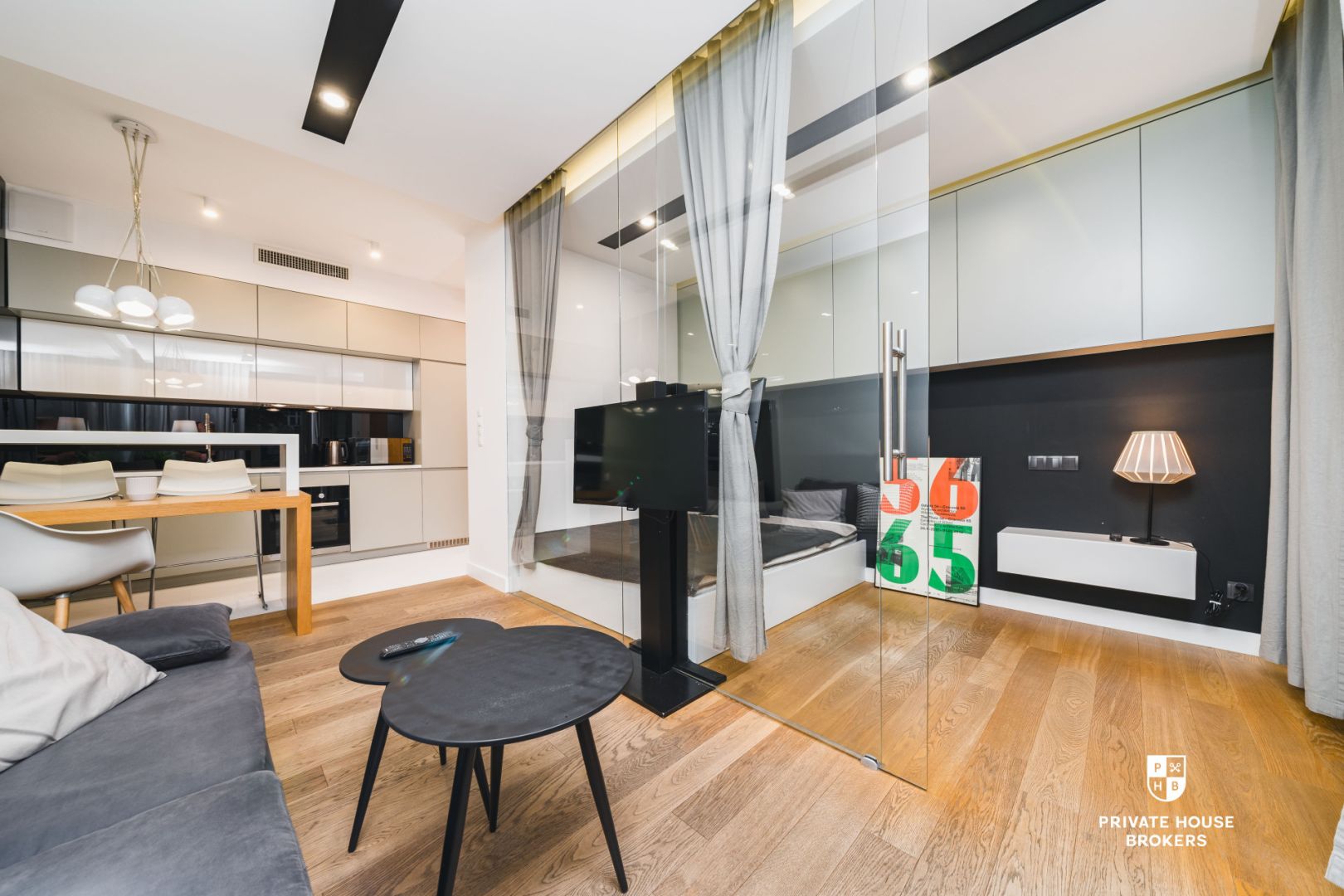 Air-conditioned 2-room 35m2 at Sukiennicza street - Angel Wawel - Apartment - Rent - Kraków, Śródmieście / Stare Miasto