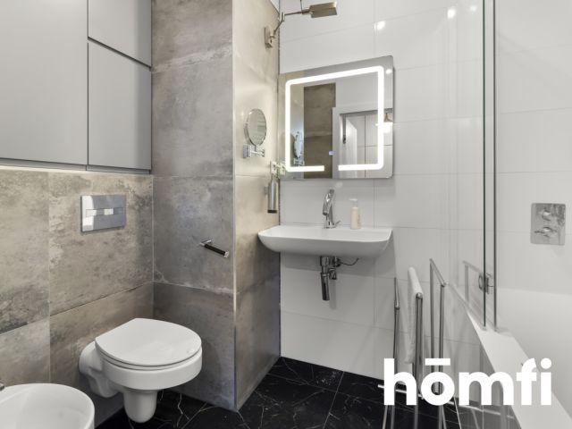 a spacious, three-room apartment with an area of 76.62 m² - Apartment - Rent - Warszawa, Śródmieście