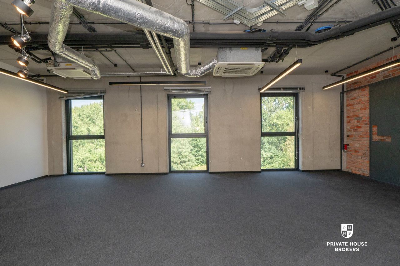 A unique space for your business - an intimate office building at Lubostroń street - Commercial premises - Rent - Kraków, Ruczaj