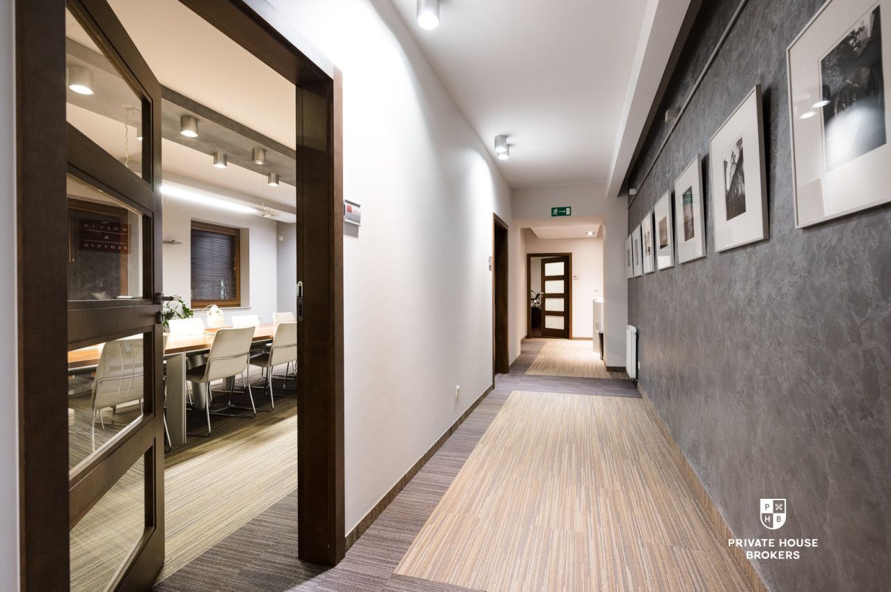 Office Building in Bronowice with adjacent Plot | Expansion and New Investment Potential - Комерційне приміщення - Продаж - Kraków, Krowodrza / Bronowice