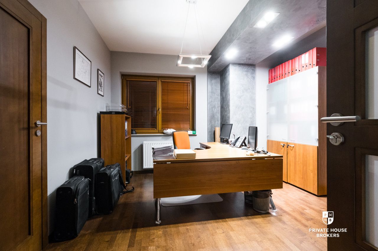 Office Building in Bronowice with adjacent Plot | Expansion and New Investment Potential - Комерційне приміщення - Продаж - Kraków, Krowodrza / Bronowice
