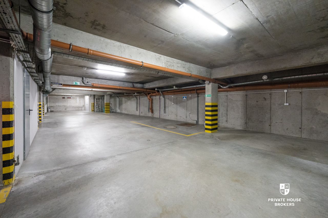 Office Building in Bronowice with adjacent Plot | Expansion and New Investment Potential - Комерційне приміщення - Продаж - Kraków, Krowodrza / Bronowice