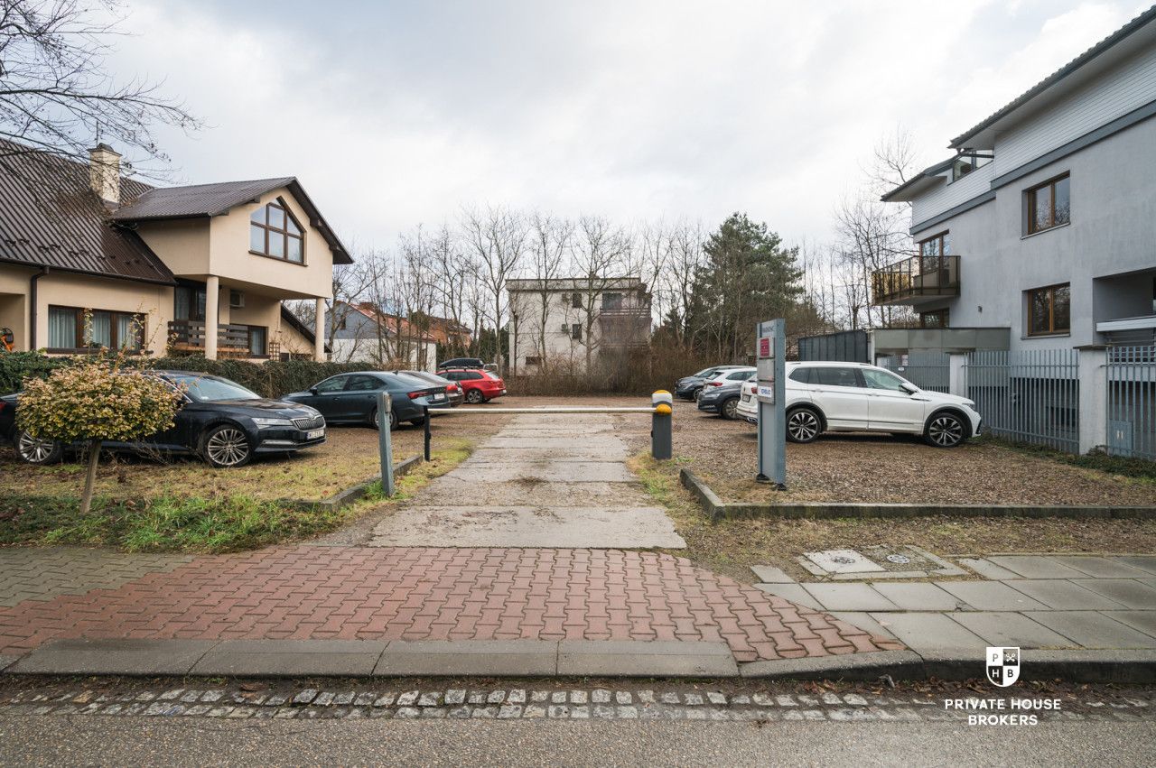 Office Building in Bronowice with adjacent Plot | Expansion and New Investment Potential - Комерційне приміщення - Продаж - Kraków, Krowodrza / Bronowice