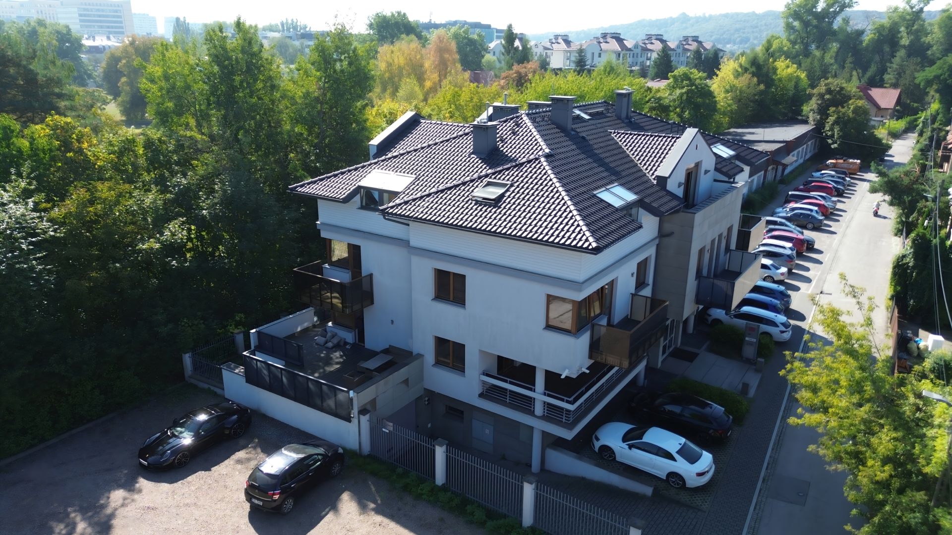 Office Building in Bronowice with adjacent Plot | Expansion and New Investment Potential - Комерційне приміщення - Продаж - Kraków, Krowodrza / Bronowice