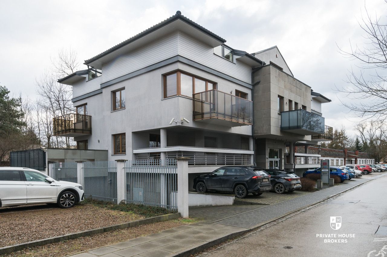 Office Building in Bronowice with adjacent Plot | Expansion and New Investment Potential - Commercial premises - Sale - Kraków, Krowodrza / Bronowice