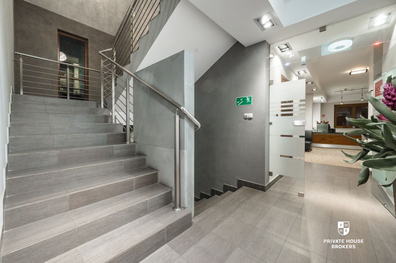 Office Building in Bronowice with adjacent Plot | Expansion and New Investment Potential - Commercial premises - Sale - Kraków, Krowodrza / Bronowice