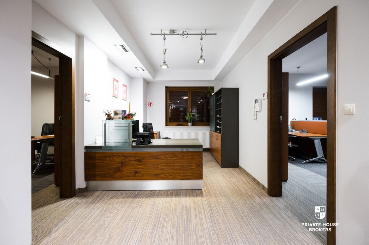 Office Building in Bronowice with adjacent Plot | Expansion and New Investment Potential - Commercial premises - Sale - Kraków, Krowodrza / Bronowice