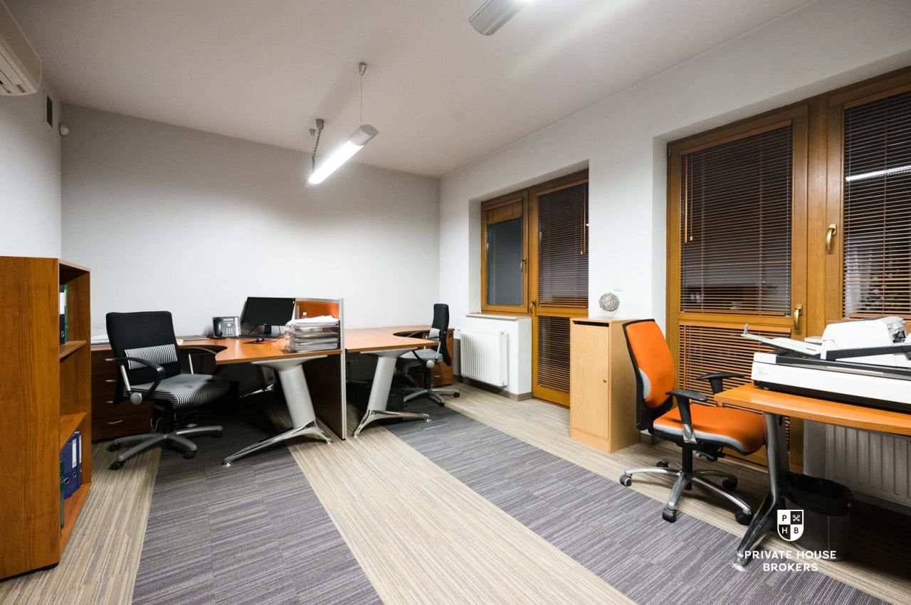 Office Building in Bronowice with adjacent Plot | Expansion and New Investment Potential - Комерційне приміщення - Продаж - Kraków, Krowodrza / Bronowice
