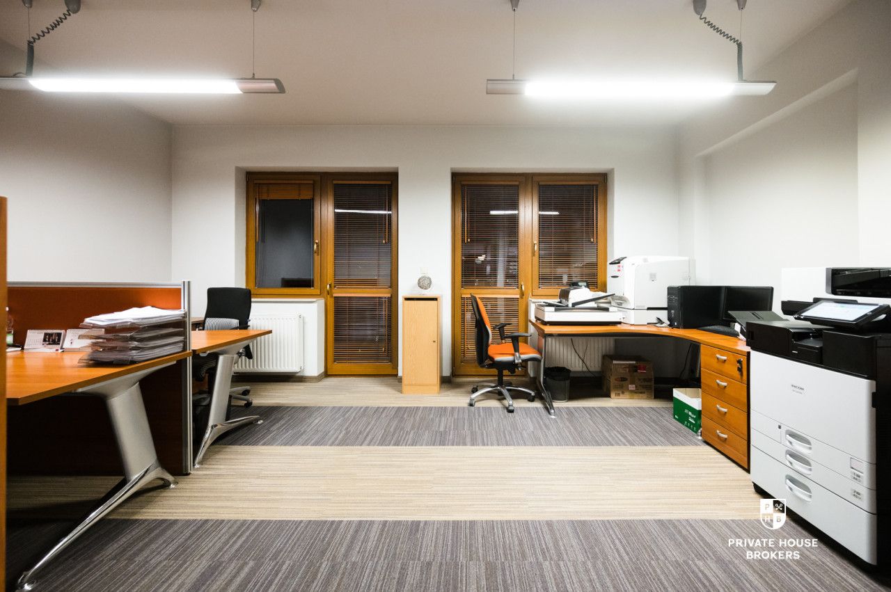Office Building in Bronowice with adjacent Plot | Expansion and New Investment Potential - Комерційне приміщення - Продаж - Kraków, Krowodrza / Bronowice