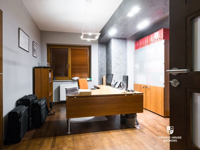 Office Building in Bronowice with adjacent Plot | Expansion and New Investment Potential - Commercial premises - Sale - Kraków, Krowodrza / Bronowice