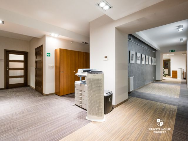 Office Building in Bronowice with adjacent Plot | Expansion and New Investment Potential - Commercial premises - Sale - Kraków, Krowodrza / Bronowice