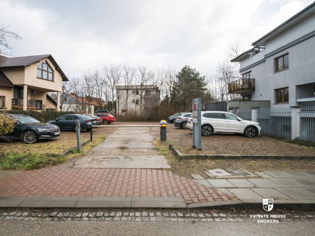 Office Building in Bronowice with adjacent Plot | Expansion and New Investment Potential - Commercial premises - Sale - Kraków, Krowodrza / Bronowice