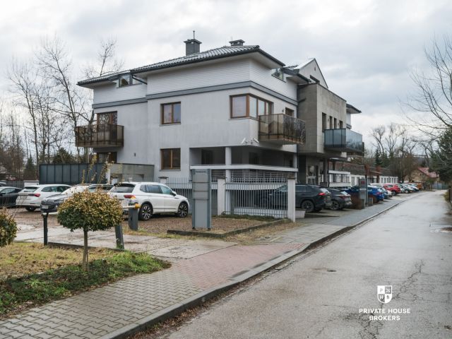 Office Building in Bronowice with adjacent Plot | Expansion and New Investment Potential - Commercial premises - Sale - Kraków, Krowodrza / Bronowice