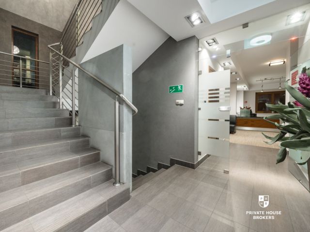 Office Building in Bronowice with adjacent Plot | Expansion and New Investment Potential - Commercial premises - Sale - Kraków, Krowodrza / Bronowice
