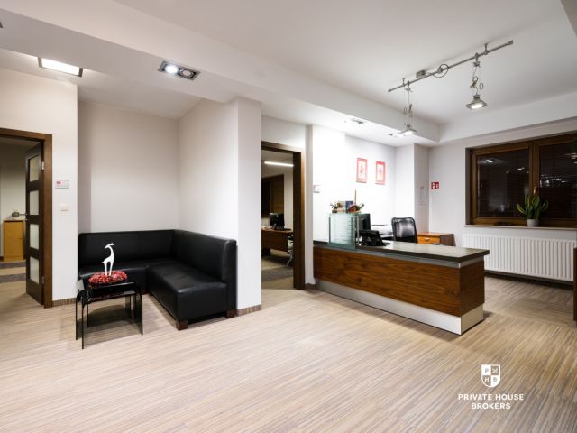 Office Building in Bronowice with adjacent Plot | Expansion and New Investment Potential - Commercial premises - Sale - Kraków, Krowodrza / Bronowice