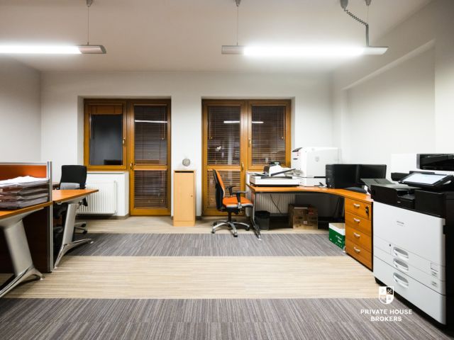Office Building in Bronowice with adjacent Plot | Expansion and New Investment Potential - Commercial premises - Sale - Kraków, Krowodrza / Bronowice