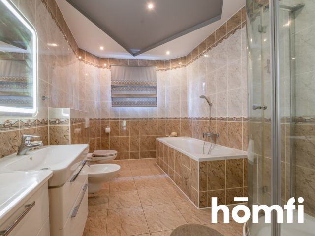 Przestronny dom wysokiej klasy + hala na posesji - Dom - Sprzedaż - Radom, Kozia Góra