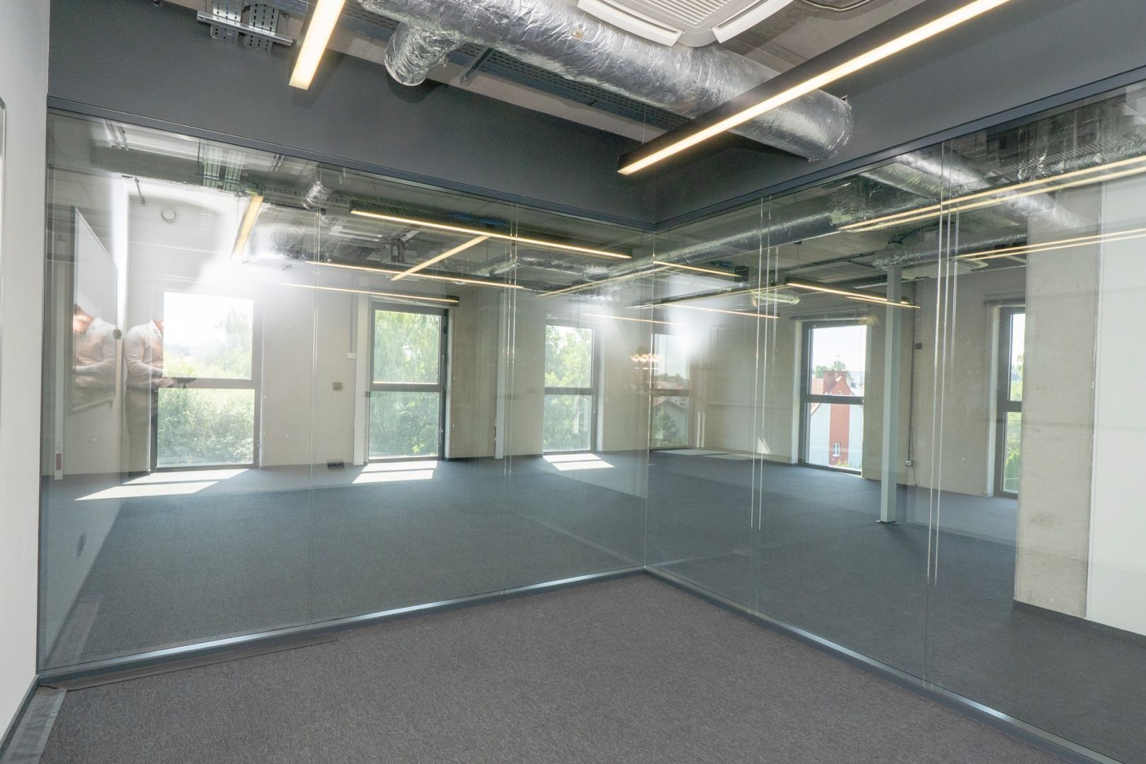 A unique space for your business - an intimate office building at Lubostroń street - Комерційне приміщення - Оренда - Kraków, Ruczaj