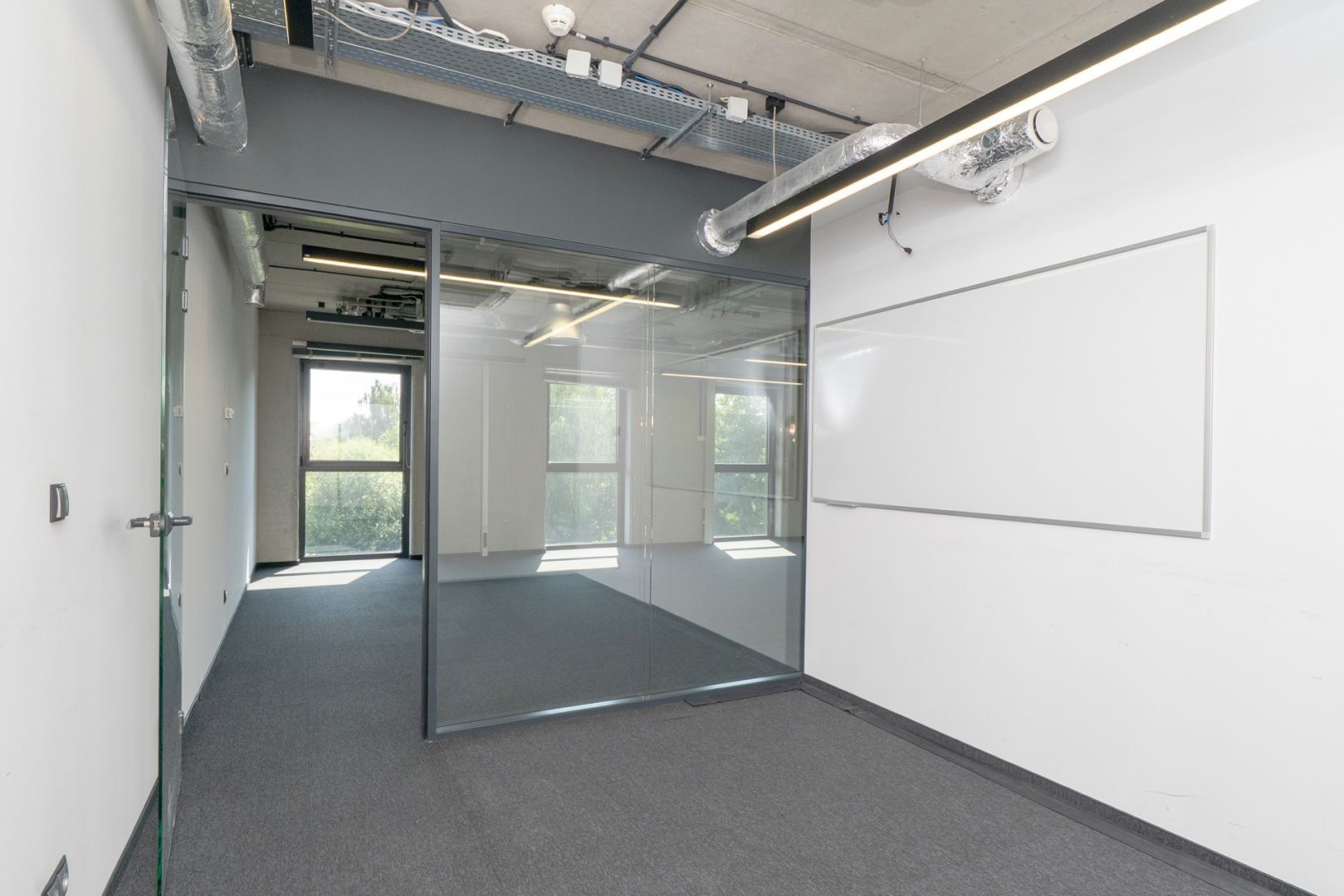 A unique space for your business - an intimate office building at Lubostroń street - Комерційне приміщення - Оренда - Kraków, Ruczaj