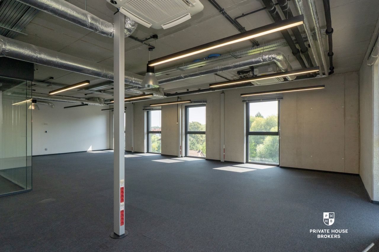 A unique space for your business - an intimate office building at Lubostroń street - Комерційне приміщення - Оренда - Kraków, Ruczaj