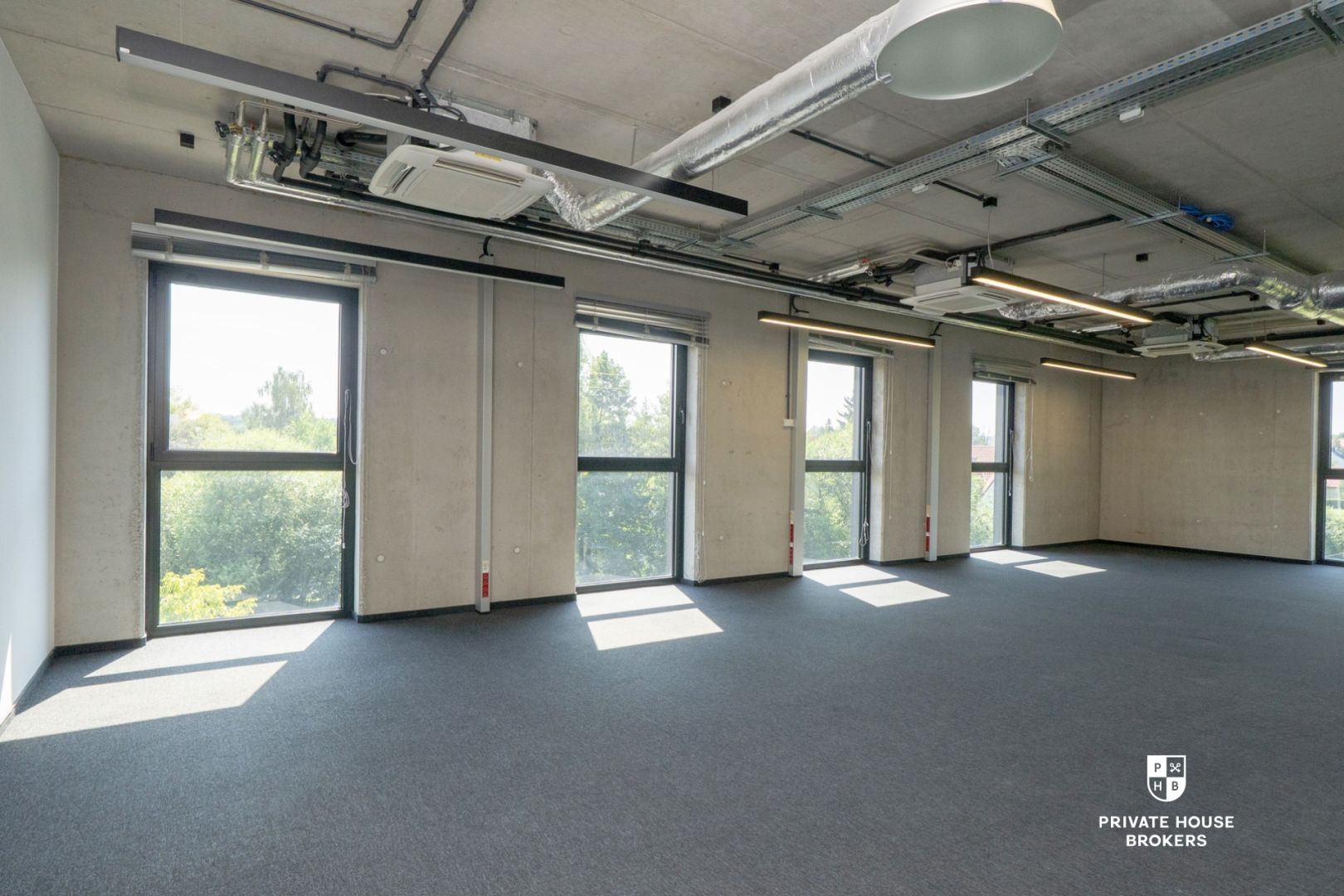 A unique space for your business - an intimate office building at Lubostroń street - Комерційне приміщення - Оренда - Kraków, Ruczaj