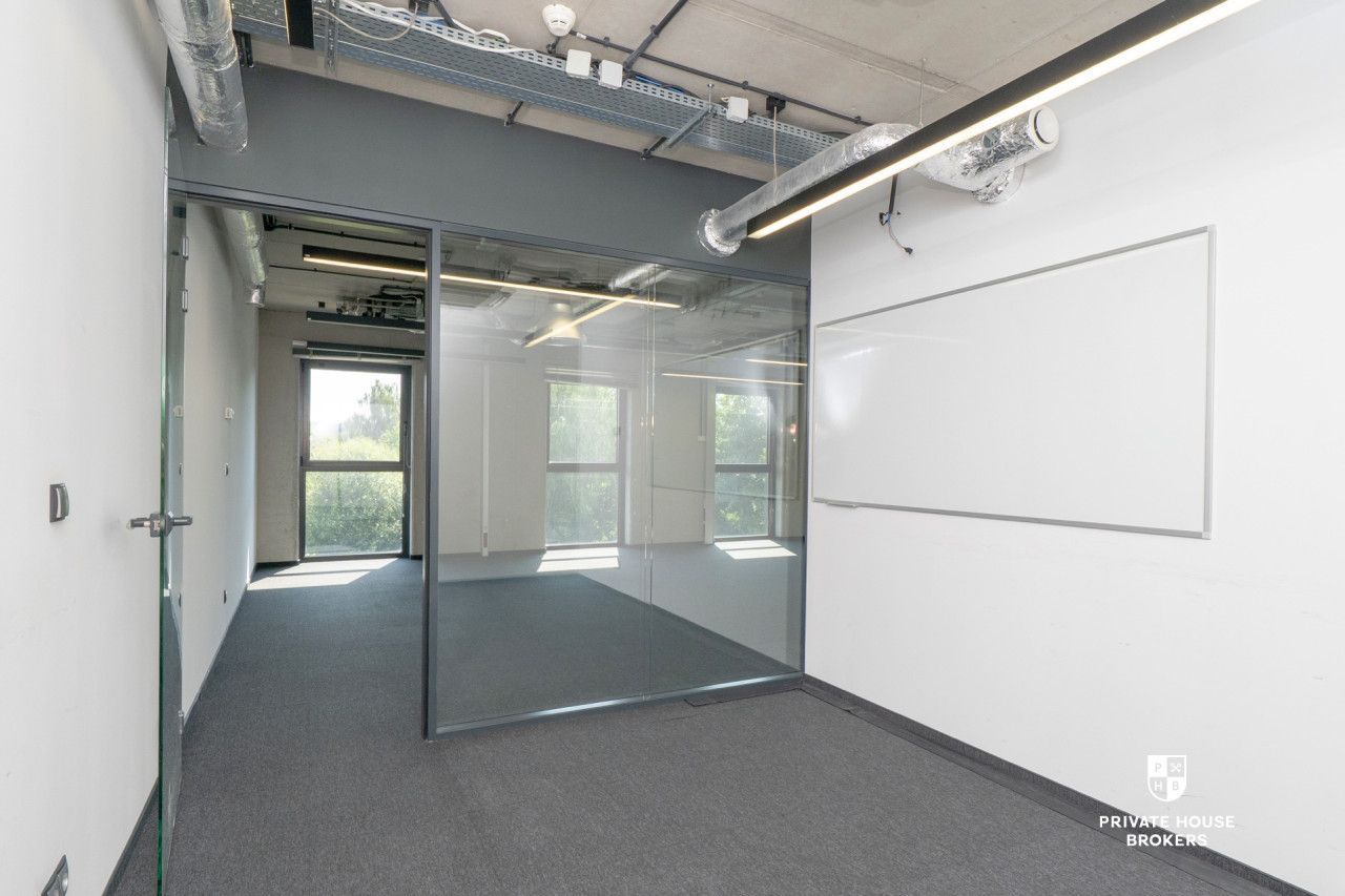 A unique space for your business - an intimate office building at Lubostroń street - Комерційне приміщення - Оренда - Kraków, Ruczaj